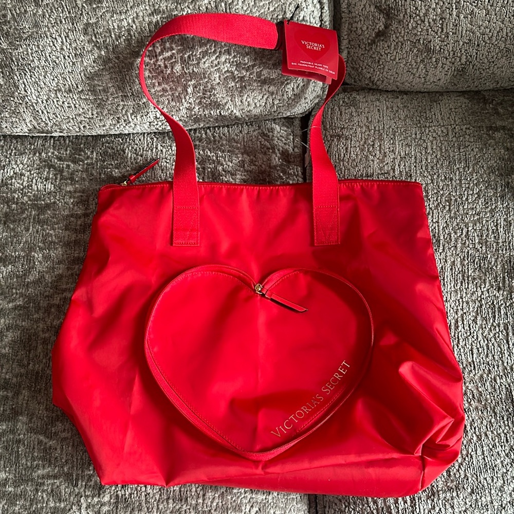 Victoria’s Secret Valentine’s Day heart tote new with tags